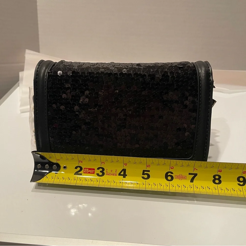 NWT Badgley Mischka Black Sequin Satin & Vegan Leather Crossbody Clutch Money‎